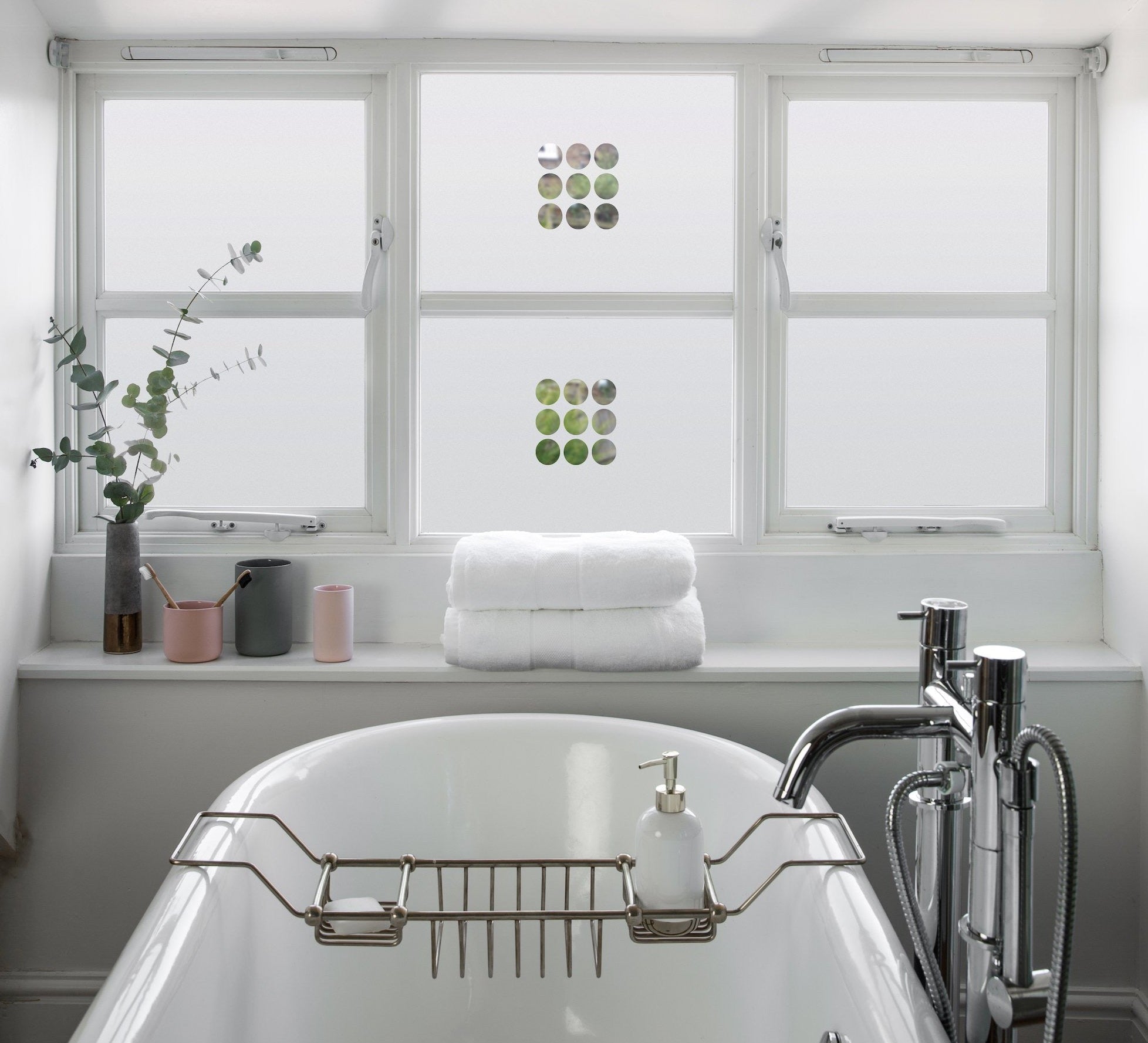 3 Stylish Ways to Transform Your Bathroom with Decorative Window Film