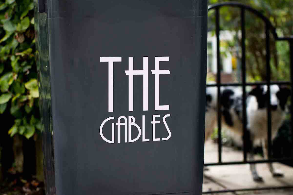 House Name-2 Lines-Andes.